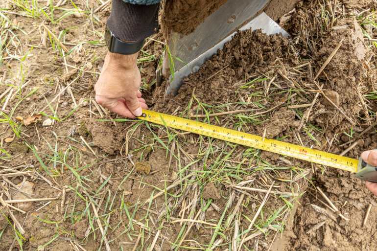 Plough front furrow width