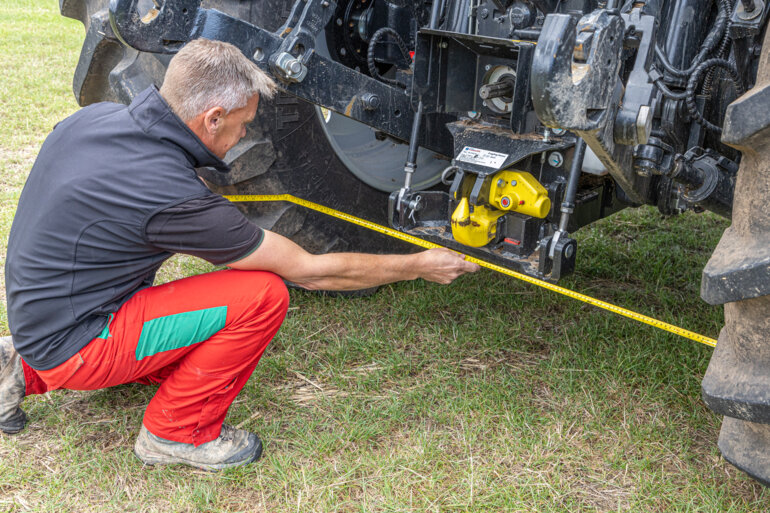 Plough rear wheel track settings