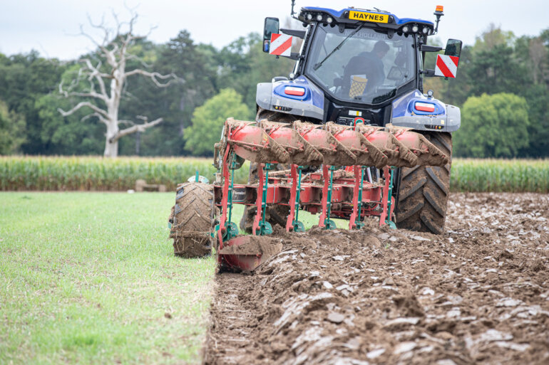 Plough vertical adjustment