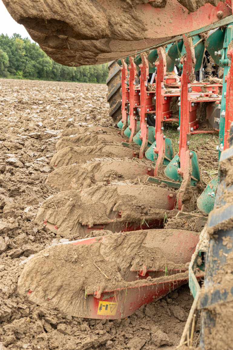 Rear furrow adjustment