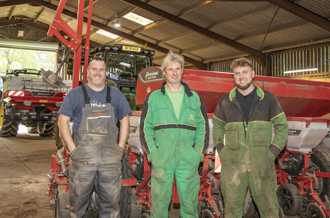 Dave Marshall (centre)_9749