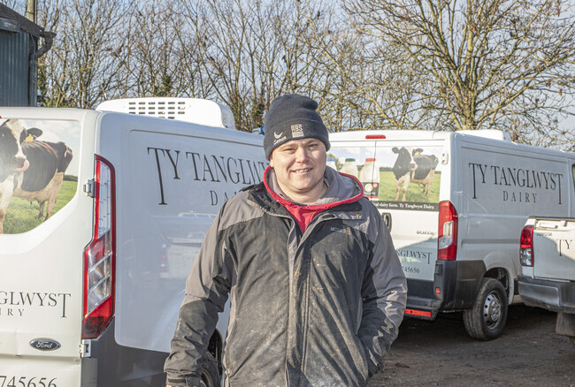 Rhys Lougher Kverneland 2800 mower customer UK